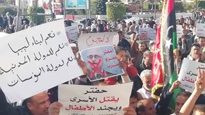 اعتبر مراقبون المظاهرات بمثابة تفويض شعبي للحكومة لاستمرار مجابهة اعتداء حفتر على طرابلس- "فيسبوك"/ المنارة للإعلام