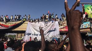 قيادة الجيش السوداني أعلنت الخميس الماضي عزل واعتقال الرئيس عمر البشير- الأناضول