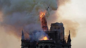 الحريق التهم أجزاء كبيرة من الكنيسة التاريخية- جيتي
