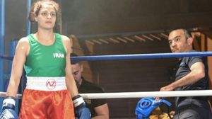  الملاكمة الشابة (24 عاما) التي شاركت في المباراة ببنطال قصير وقميص مفتوح، متهمة بمخالفة القانون الإيراني- جيتي