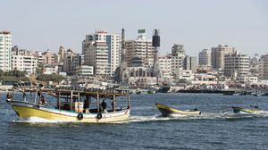أكد نقيب الصيادين الفلسطينيين أن سلطات الاحتلال قررت تقليص مساحة الصيد في بحر غزة- جيتي
