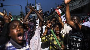 أكد ناشطون سودانيون رفضهم التدخل الإماراتي في ثورتهم- جيتي