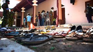 أمس الاثنين قال راجيثا سيناراتني المتحدث باسم الحكومة إن التفجيرات التي وقعت تم تنفيذها بمساعدة شبكة دولية- جيتي 