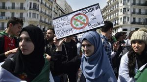 المتظاهرون في الجزائر يطالبون برحيل ما تبقى من "رموز نظام بوتفليقة- جيتي