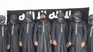 كان تنظيم الدولة بث فيديو يظهر زهران هاشم إضافة إلى سبعة مقاتلين ملثمين- وكالة أعماق