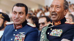 أظهر الفيديو أداء مبارك للتحيّة العسكرية أمام رئيس الجمهورية آنذاك أنور السادات- جيتي