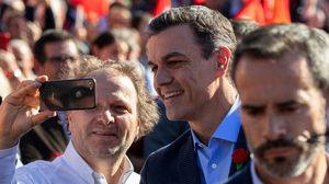 بيدرو سانشيز كان حذر مؤخرا من صعود تيار اليمين المتطرف في البرلمان - جيتي 