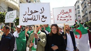 يطالب الجزائريون برحيل جميع رموز نظام بوتفليقة - جيتي