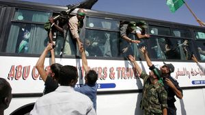 في صفقة وفاء الأحرار تم تحرير  1027 أسيرا فلسطينيا مقابل الجندي الإسرائيلي جلعاد شاليط