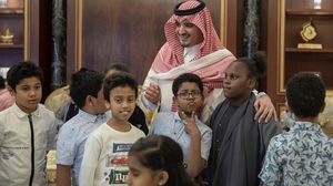 وزير الداخلية السعودي التقى الطفلتين وهو ما اعتبره ناشطون محاولة لإغلاق القضية- سبق