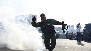  25 عنصرًا من الجيش الفنزويلي طلبوا اللجوء إلى سفارة بلاده بالعاصمة كاراكاس- جيتي 