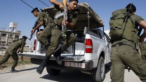 أكدت حركة حماس أن مشهد اختطاف الأجهزة الأمنية للناشط دويكات تشبه طرق المستعربين