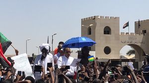 المتظاهرون والمعارضة يريدون تسليم الجيش مسؤولية المرحلة الانتقالية- صفحة تجمع المهنيين السودانيين