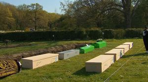 مسلمو بريطانيا اضطروا لعمليات دفن جماعي لضحايا كورونا- سكاي نيوز