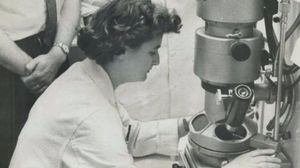 جون ألميدا في مركز أونتاريو لأمراض السرطان عام 1963- جيتي