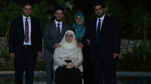 الأسرة تعيش أول شهر رمضان بعد فقدانها الرئيس الراحل ونجله عبد الله- الأناضول