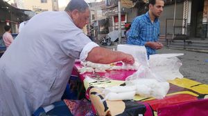 يتحول نهار شهر رمضان إلى سوق كبير للعمل أو ما يسميه البعض "سبوبة رمضان"- عربي21