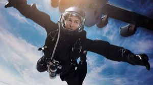 أدى توم كروز قفزة عالية الارتفاع في فيلم المهمة المستحيلة وهو أول ممثل يؤدي مثل هذه القفزة الخطيرة