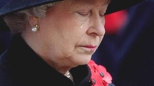 قال الأمير أندرو للتلفزيونات البريطانية في وندسور، غرب لندن، إن الملكة إليزابيث "غارقة في أفكارها، هذا ما يمكنني قوله"- تويتر