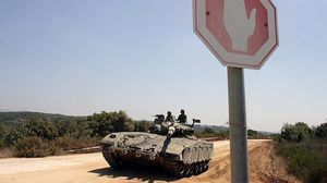 دبابة إسرائيلية خلال العدوان على لبنان عام 2006- جيتي