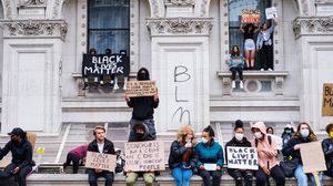 جانب من تظاهرة لنشطاء في لندن ضد العنصرية الموجهة للسود- CC0