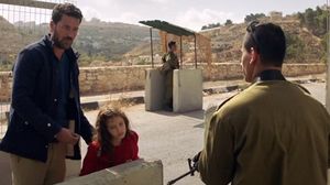 الفيلم يروي معاناة فلسطيني مع حواجز الاحتلال بعد رغبته بإهداء زوجته ثلاجة- يوتيوب