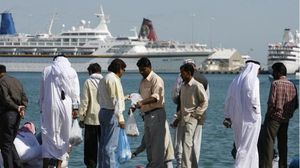 دشنت قطر أول مشروعاتها البحرية لمزرعة سمكية باستخدام أقفاص عائمة لإنتاج أسماك القاروص- جيتي