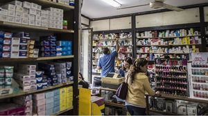 رامي: تكلفة عناصر إنتاج الدواء في مصر سوف تظل ثابتة وسعرها مرتبط بالخارج وبسعر صرف الجنيه مقابل الدولار- جيتي