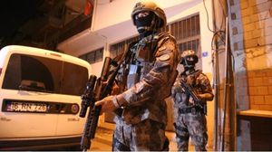 وحدات مكافحة الإرهاب بالشرطة التركية نفذت عمليات التوقيف- الاناضول