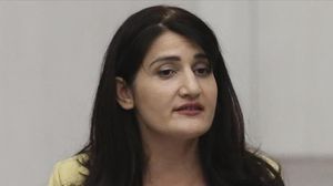 سمره غوزال نائبة عن حزب الشعوب الديمقراطي الكردي- الأناضول