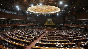 جاء قرار حل البرلمان بناء على توصية رئيس الوزراء شهباز شريف - الأناضول