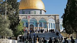 قال الكاتب إن استفزازات جماعات الهيكل ضد الفلسطينيين تتسبب في قدوم الفلسطينيين لحماية الأقصى- جيتي