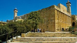  الحرم الإبراهيمي في مدينة الخليل جنوب الضفة الغربية المحتلة أقدم بناء مقدس عند المسلمين