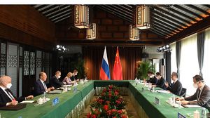 ازفيستيا: الصين ليست الدولة الوحيدة الصديقة لروسيا التي قررت موسكو التعاون معها واستخدام العملات الوطنية في المبادلات التجارية