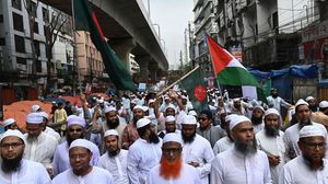 في بنغلاديش تظاهر آلاف المسلمين رفضا للاعتداءات الإسرائيلية على المسجد الأقصى- جيتي
