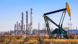 النفط تخلى عن مكاسب الجمعة مع جني المستثمرين للأرباح- وزارة الطاقة الأمريكية