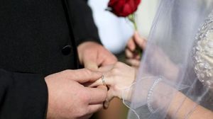 أقدمت العروس على طرح ‏العريس أرضا في 4 حركات متنوعة قبل التوقيع على عقد الزواج - جيتي