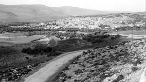 يعيش سكان قرية كفر كنا الفلسطينية في جو من الأخوة بين المسلمين والمسيحيين يمتد إلى مئات السنين