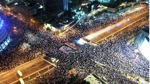 عشرات الآلاف تظاهروا ضد حكومة نتنياهو في تل أبيب- موقع ويللا