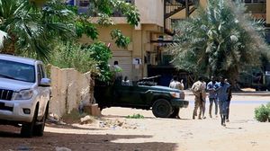 تحاول مجموعة من الحكومات الأجنبية تنسيق عمليات إجلاء مواطنيها من السودان مع تفاقم الأزمة الإنسانية- جيتي