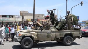 عربة عسكرية للجيش في شوارع الخرطوم- جيتي