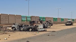 عربات عسكرية محترقة في الخرطوم- جيتي