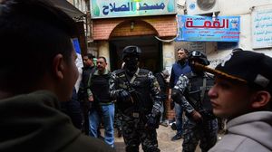 عناصر من الشرطة المصرية خلال إحدى المداهمات- جيتي
