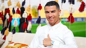 قال رونالدو بالعربية "عيد مبارك"، خلال عبوره في ممر دخول ملعب فريقه- Khalijonline / تويتر