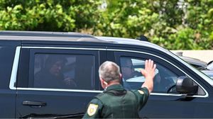 ترامب لحظة مغادرة منزله في فلوريدا- جيتي