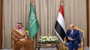  استقبال العليمي لخالد بن سلمان جاء في مقر إقامته المؤقت بالعاصمة السعودية الرياض- واس