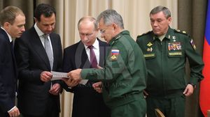 السياسة الروسية تعمل على تدعيم ركائز النظام في سوريا ومدّه بالأسلحة وتحشيد التأييد الدولي له في المنتديات العالمية.. (الأناضول)