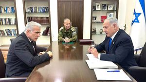 التقى نتنياهو بزعيم المعارضة لابيد في مقر وزارة الحرب- موقع ويللا