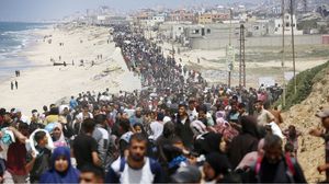 عشرات آلاف الفلسطينيين يصرون على العودة إلى مناطق شمال القطاع- الأناضول