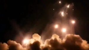 ليل السبت/الأحد شنّت طهران هجوماً غير مسبوق على دولة الاحتلال أطلقت خلاله أكثر من 300 مقذوف بين صاروخ بالستي ومجنّح وطائرة مسيّرة بحمولة إجمالية بلغت 85 طنّاً- إكس